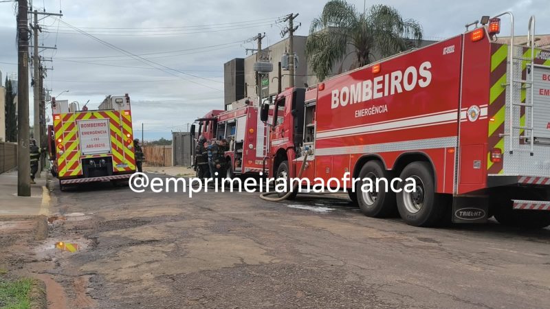 Incêndio atinge empresa de solados e mobiliza equipes do Corpo de Bombeiros em Franca