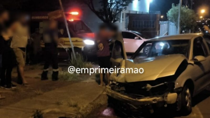 Câmera de segurança registra motorista avançando sinal de pare e colidindo com outro veículo em Franca