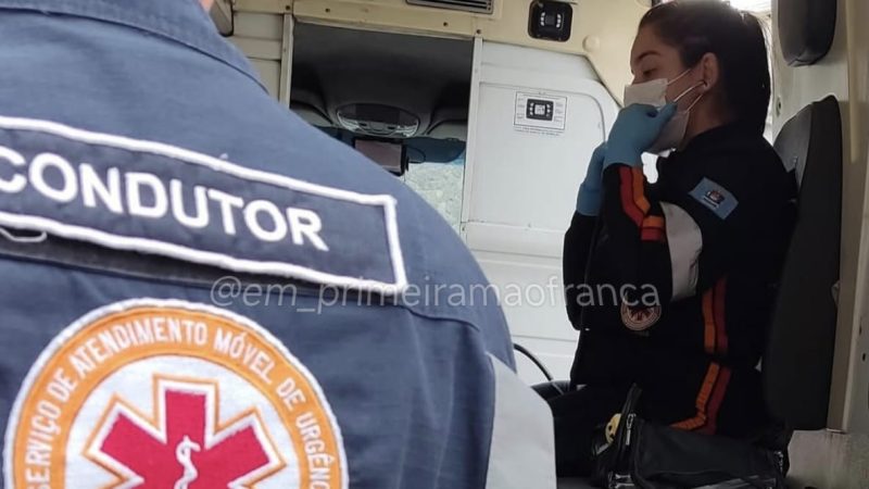 Motociclista fica ferido após colidir contra árvore em avenida de Franca