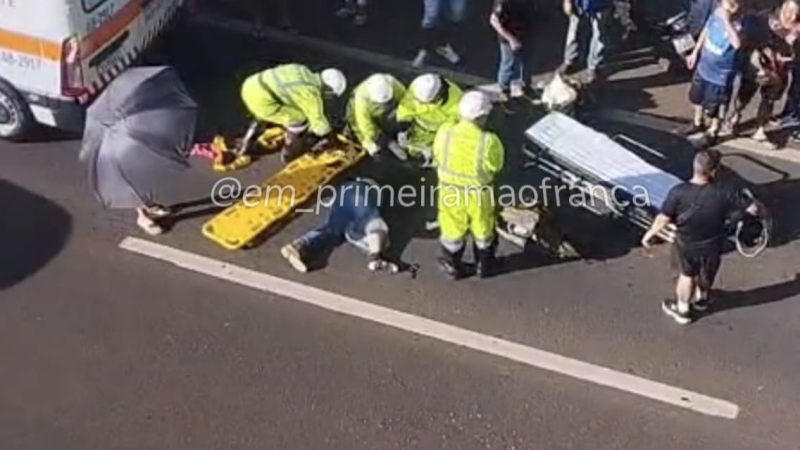 Motociclista sofre ferimentos graves após colidir na traseira de veículo em rodovia de Franca
