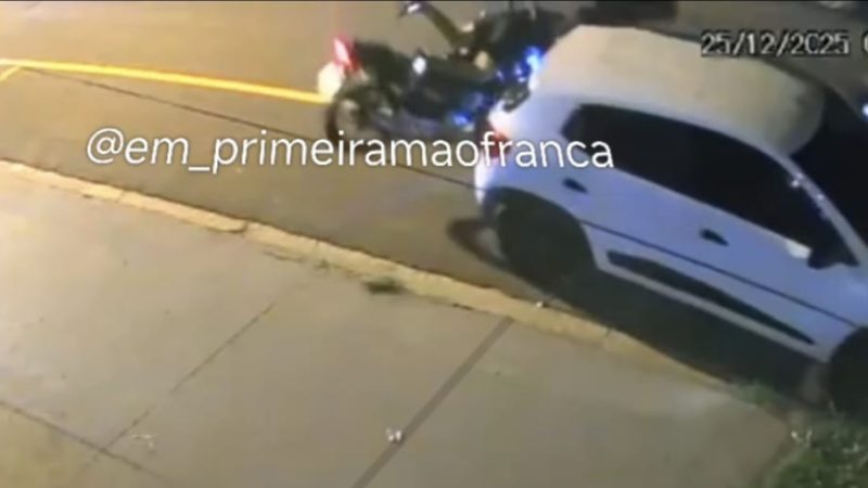 Motociclista fica ferido após colidir na traseira de carro estacionado em avenida de Franca