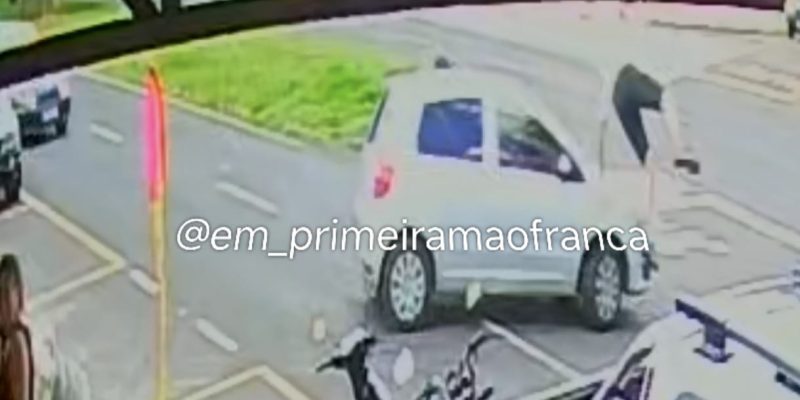 Acidente em avenida de Franca deixa motociclista com ferimento grave na perna