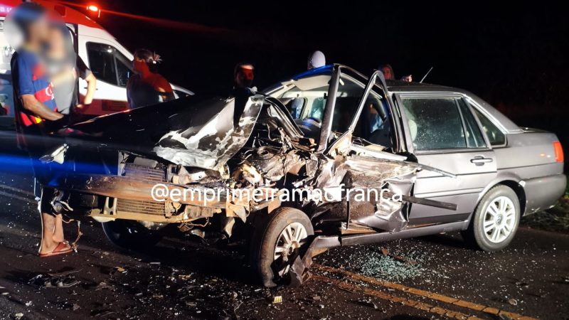Três pessoas, incluindo uma criança, ficaram feridas em um grave acidente em rodovia da região