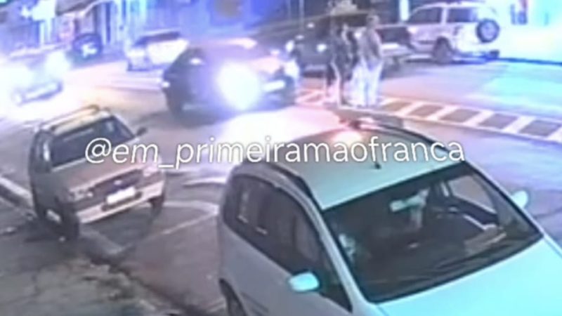 Câmera registra momento que motorista com sinais de embriaguez atropela família em avenida de Franca