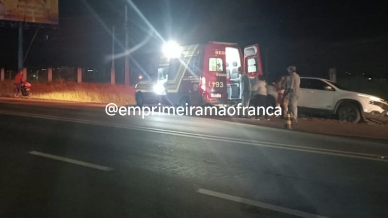 Conversão em rodovia termina em acidente e motociclista ferido