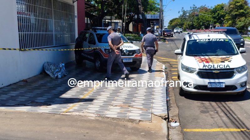 Homem é encontrado morto em calçada na Vila Aparecida, em Franca