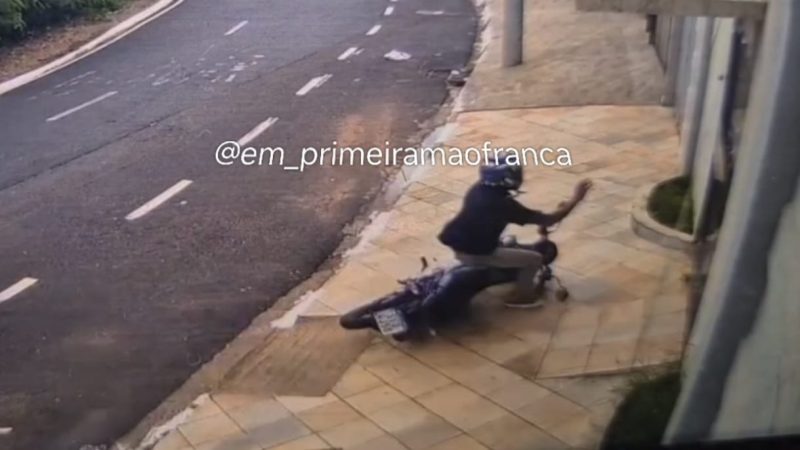 Homem fica ferido em acidente na avenida Ismael Alonso Y Alonso, em Franca