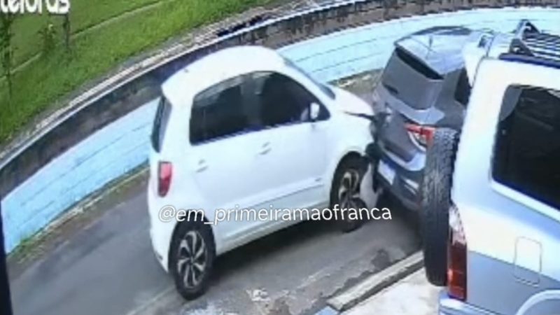 Motorista passa mal ao volante, bate em veículo, é socorrido e morre no hospital