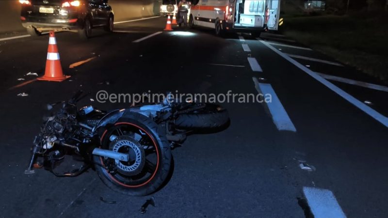 Jovem quase é atropelado após acidente em rodovia de Franca