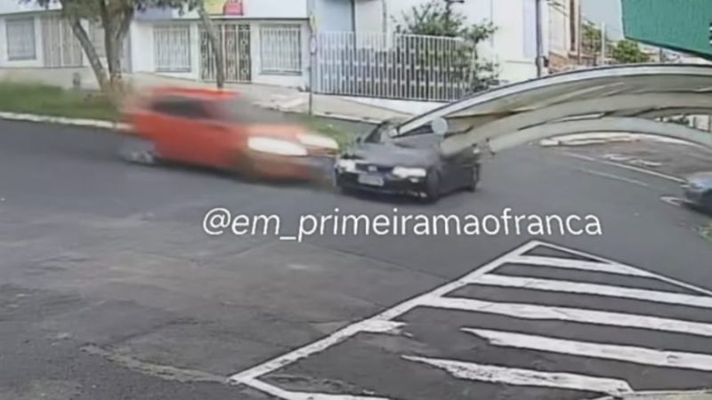 Novas imagens de câmeras de segurança registram colisão em cruzamento de Franca