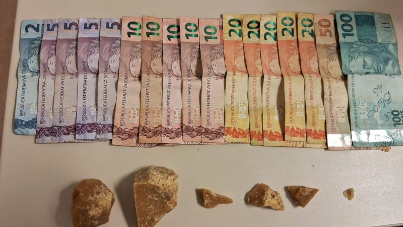 Polícia Militar prende homem por tráfico e localiza moto furtada em Franca