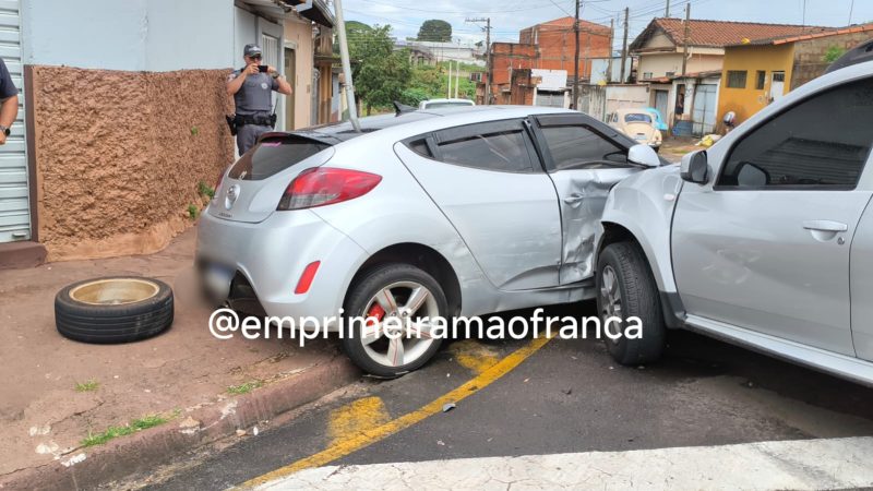 Perseguição termina em acidente e deixa duas pessoas feridas em Franca