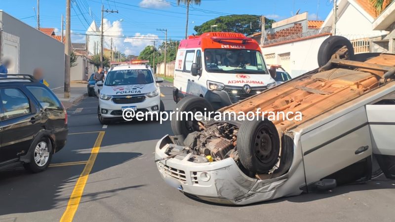 Câmera de segurança registra capotamento no Jardim Guanabara, em Franca