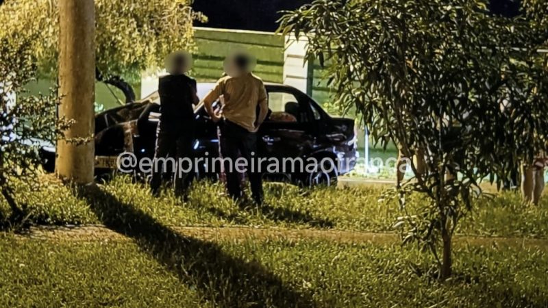 Motorista perde controle de veículo e atinge poste em avenida de Franca