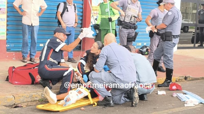 Idosa sofre ferimentos graves após ser atropelada por moto em Franca