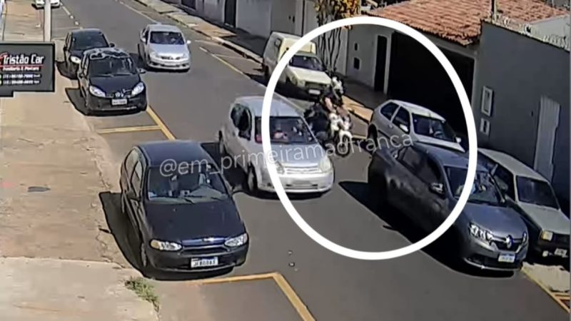 Adolescente em moto causa grave acidente no Jardim Dermínio, em Franca