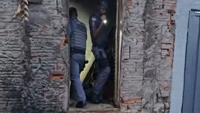 Polícia Militar prende traficante e foragido no Jardim Aeroporto