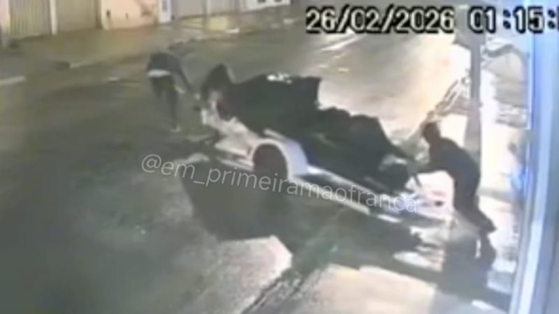 Criminosos invadem imóvel e furtam moto aquática na Vila Rezende
