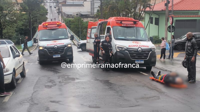Colisão entre carro e moto deixa duas pessoas feridas no Centro de Franca