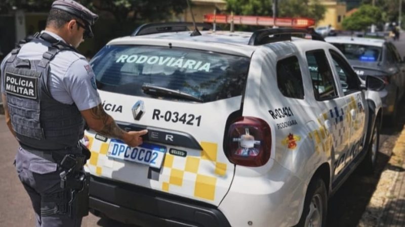 Mulher tem celular furtado em ônibus e criminoso é preso pela Polícia Rodoviária