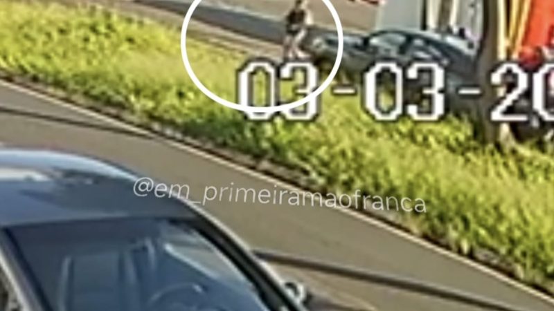 Idosa é atingida por veículo enquanto atravessava faixa de pedestres em avenida de Franca