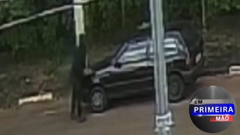 Câmera de segurança registra furto de carro em Franca; veículo é encontrado depenado