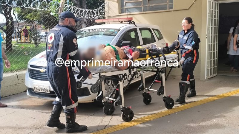 Homem é socorrido após ser espancado na Vila São Sebastião, em Franca