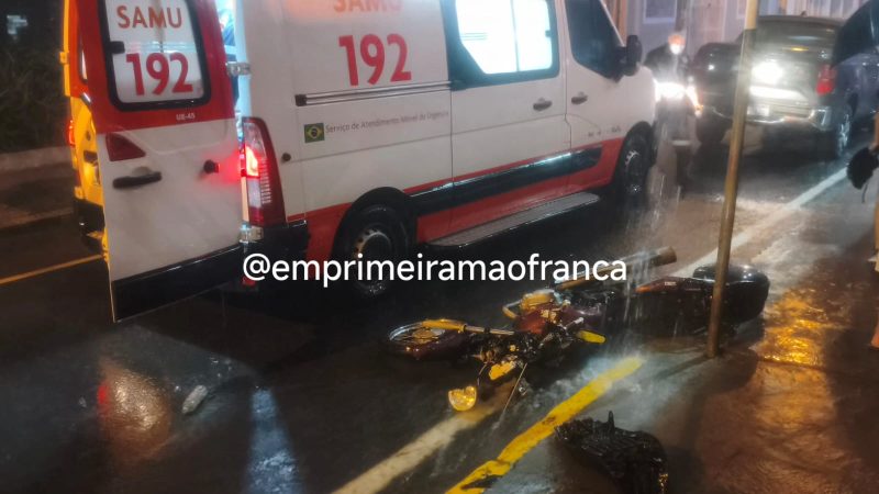Colisão entre moto e caminhonete deixa motociclista ferido no Centro de Franca