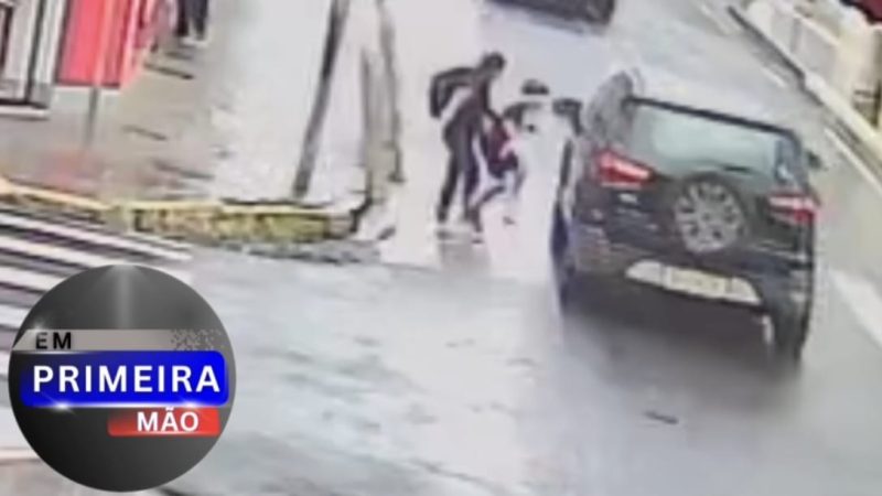 Câmera de segurança registra acidente com criança no centro de Franca