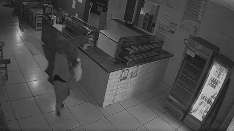 Câmeras registram furto em pastelaria na Vila Rezende, em Franca