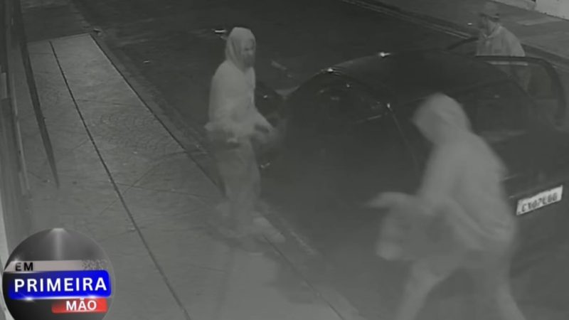 Criminosos invadem joalheria e furtam joias avaliadas em mais de R$ 50 mil