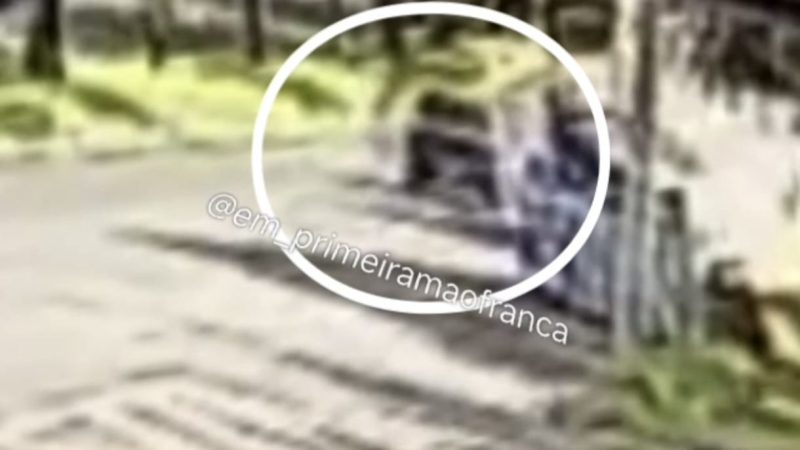 Mulher é atropelada pelo ex-sogro após discussão com o ex-companheiro por conta de cadeirinha, em Franca