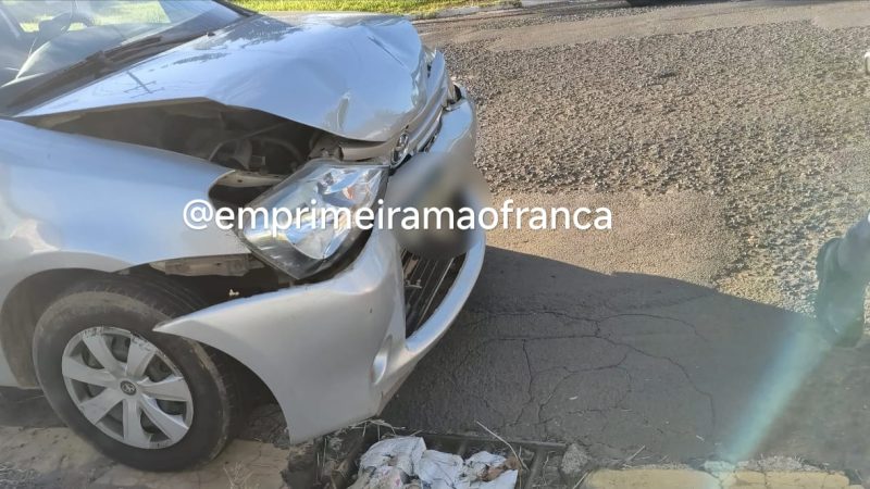 Engavetamento envolvendo três veículos é registrado em avenida de Franca