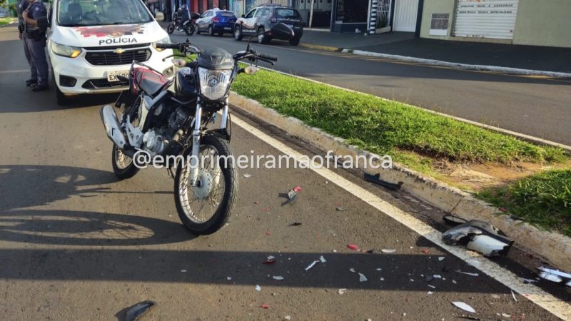Motociclista é socorrido após colisão com veículo em avenida de Franca