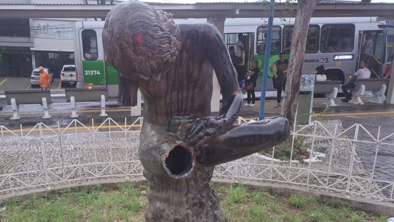 Estátua histórica é danificada após furto em praça de Franca