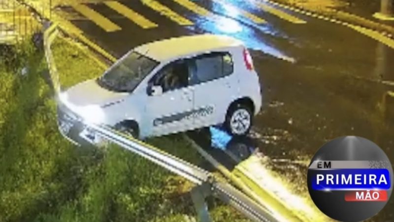 Motorista perde controle de veículo e por pouco não cai em córrego em avenida de Franca