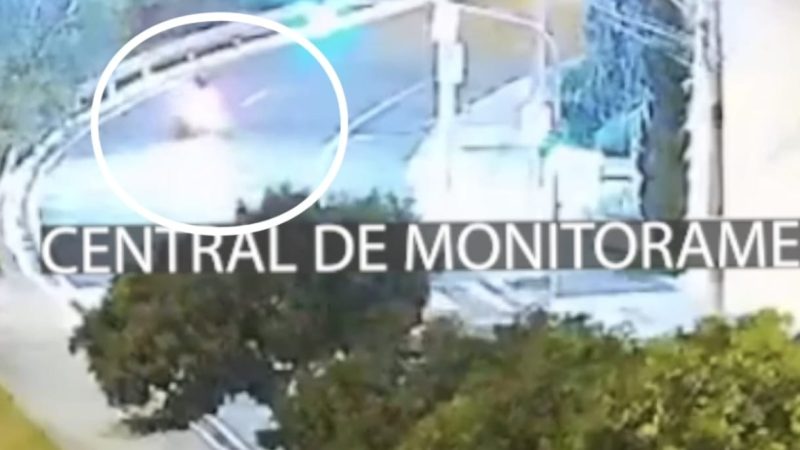 Câmera de monitoramento registrou acidente que tirou a vida de uma jovem de 15 anos na Avenida Ismael Alonso y Alonso