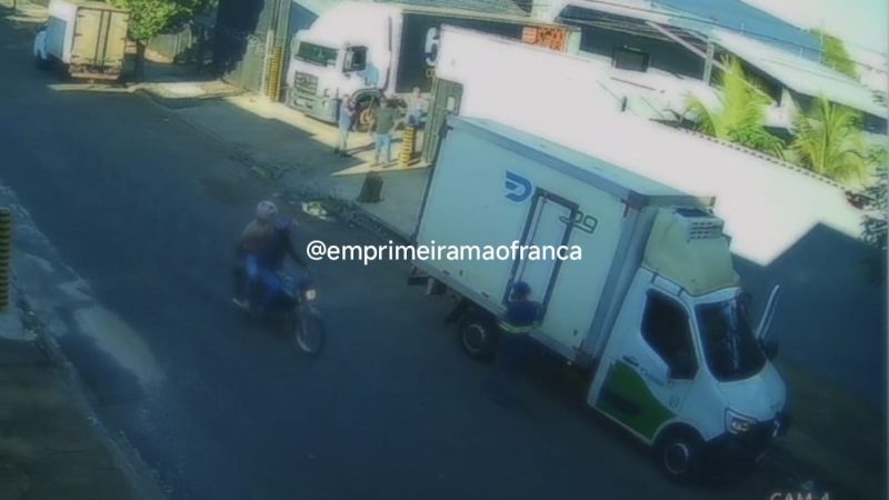 Câmeras de segurança registraram momento em que homem é esfaqueado em Franca