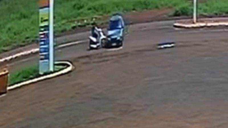 Colisão entre carro e moto deixa jornalista ferido em Miguelópolis