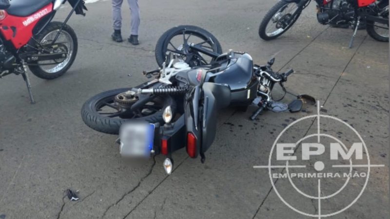 Motorista avança sinal de pare e causa grave acidente em cruzamento de Franca