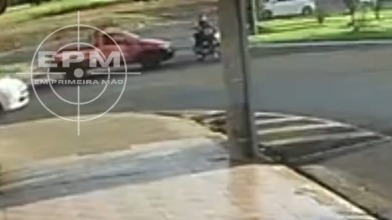 Motorista avança pare em rotatória e deixa dois feridos na zona sul de Franca