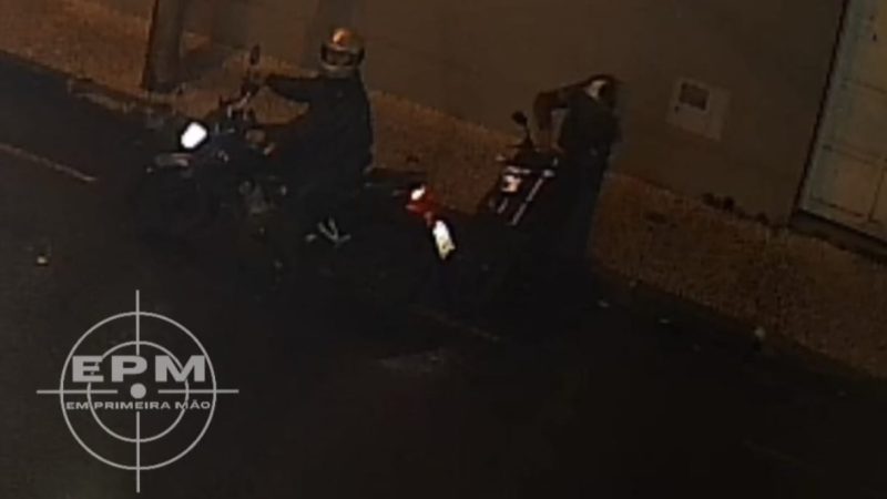 Câmera de segurança registra furto de motocicleta na área central de Franca