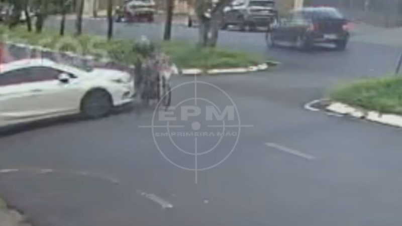 Colisão entre carro e moto deixa motociclista ferida em avenida de Franca