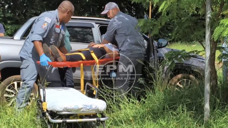 Colisão entre carros deixa mulher ferida na rotatória do Santa Mônica, em Franca