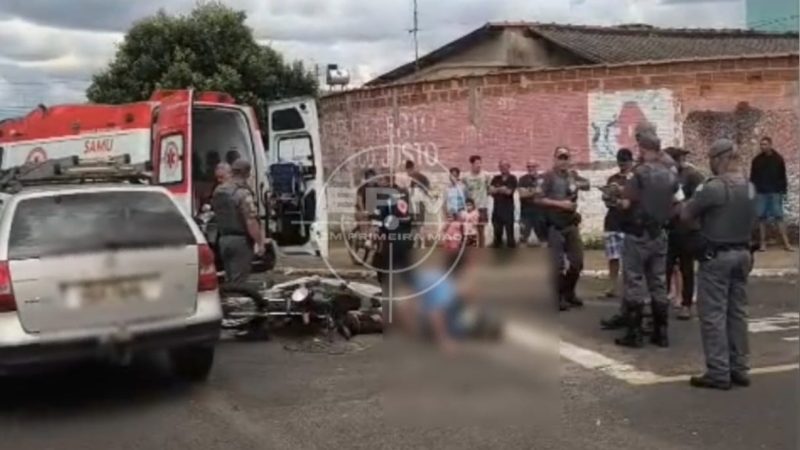 Pai e filho sofrem ferimentos graves em acidente de trânsito em Franca