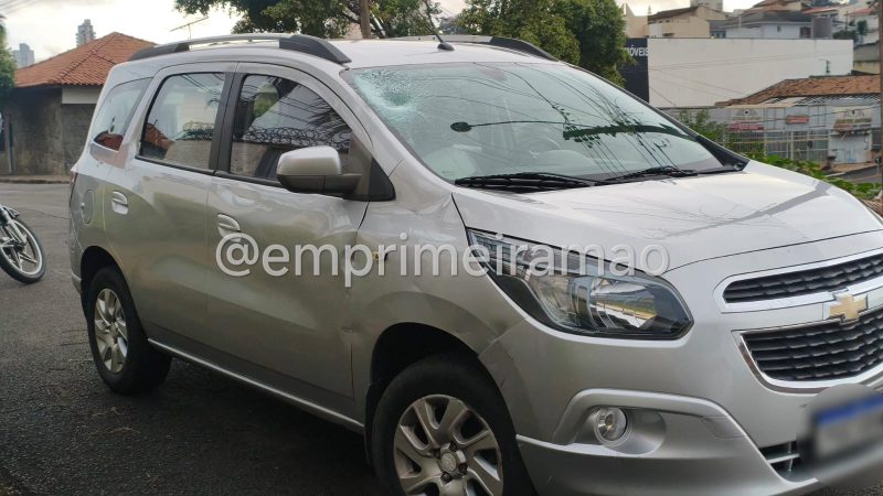 Adolescente em bicicleta avança sinal de parada obrigatória e atinge carro no Jardim Francano