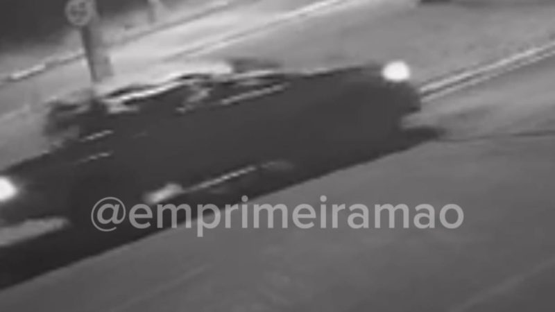 Motorista foge após colidir em carreta estacionada em avenida de Franca