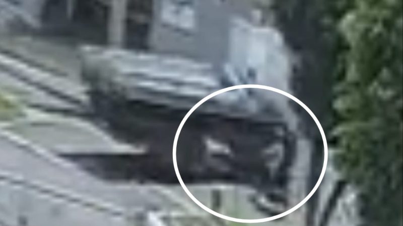 Câmera de segurança registra acidente entre moto e caminhão em avenida de Franca