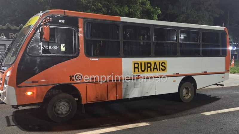 Criminosos disparam contra ônibus rural durante a madrugada na Cândido Portinari