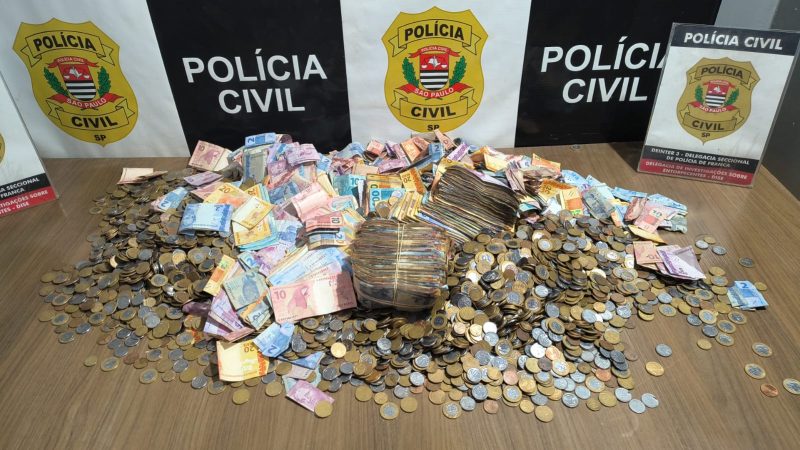 Dono de biqueira é preso com mais de R$ 30 mil em notas e moedas
